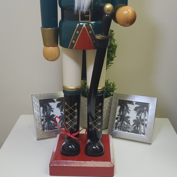 Nutcracker - Picture 4 of 7